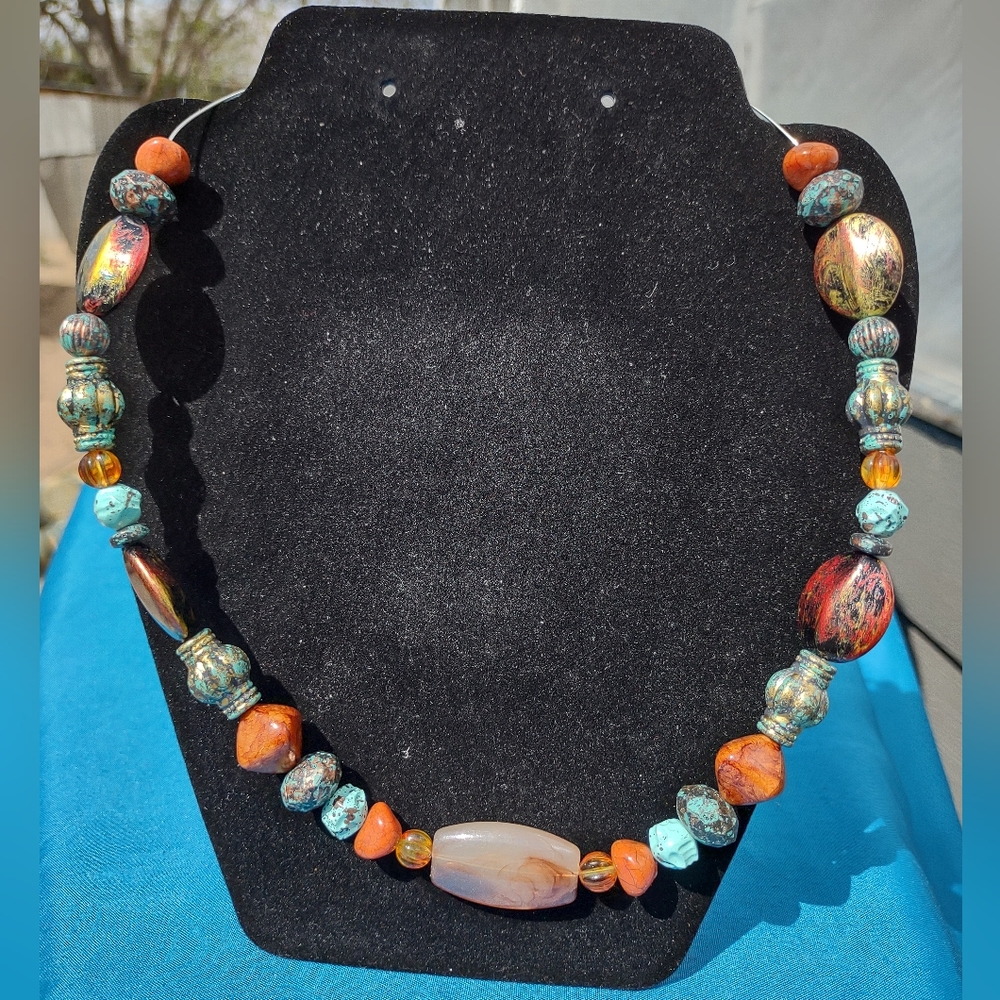 Stone wire necklace